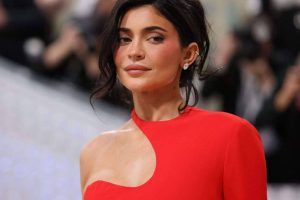 Kyle Jenner estrategias marca de moda Lanzamiento y Marketing Mercatrend Fashion Agency